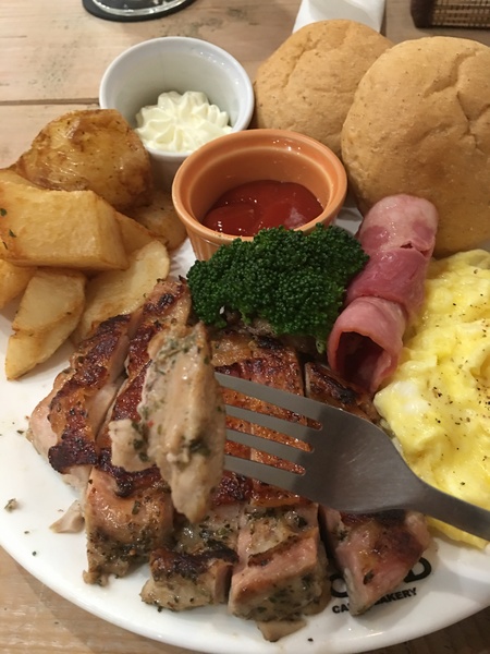 Eilleen's coffee：[捷運板橋站美食]