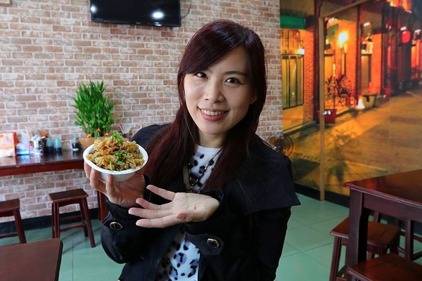 帝王油飯：【桃園食記】力行市場早午餐推薦~古早味帝王油飯/綜合麵線/豬血湯/彌月油飯