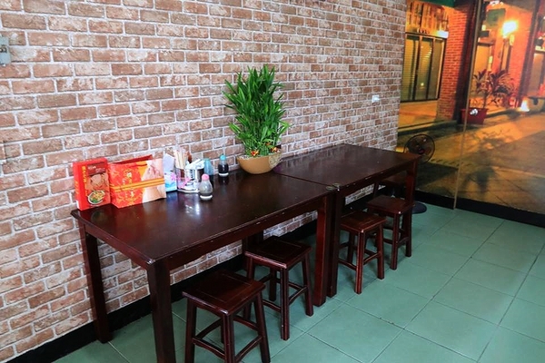 帝王油飯：【桃園食記】力行市場早午餐推薦~古早味帝王油飯/綜合麵線/豬血湯/彌月油飯