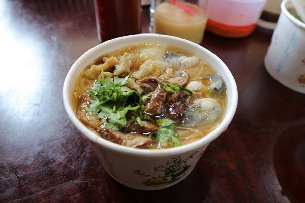 帝王油飯：【桃園食記】力行市場早午餐推薦~古早味帝王油飯/綜合麵線/豬血湯/彌月油飯