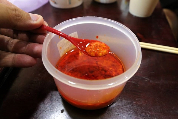 帝王油飯：【桃園食記】力行市場早午餐推薦~古早味帝王油飯/綜合麵線/豬血湯/彌月油飯