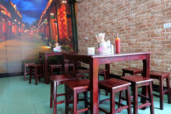 帝王油飯：【桃園食記】力行市場早午餐推薦~古早味帝王油飯/綜合麵線/豬血湯/彌月油飯