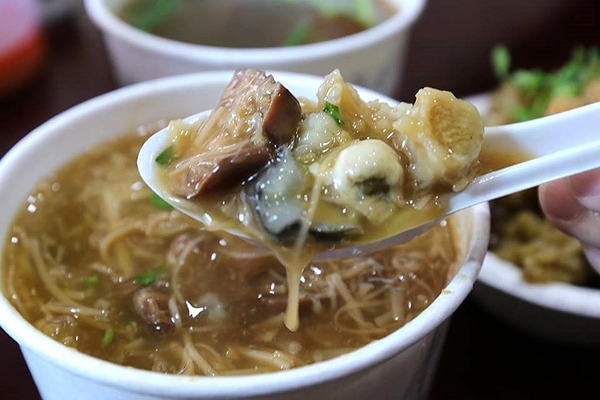 帝王油飯：【桃園食記】力行市場早午餐推薦~古早味帝王油飯/綜合麵線/豬血湯/彌月油飯