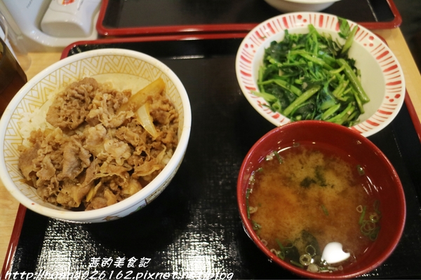 すき家SUKIYA(三重菜寮店):【新北三重區】新北市第一家平價牛丼飯『日本すき家丼飯(SUKIYA)』24小時不打烊、捷運菜寮站~
