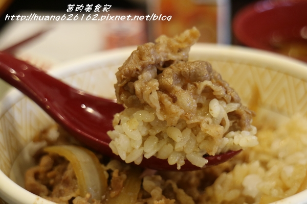 すき家SUKIYA(三重菜寮店):【新北三重區】新北市第一家平價牛丼飯『日本すき家丼飯(SUKIYA)』24小時不打烊、捷運菜寮站~