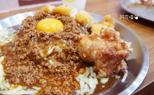 本家台灣咖哩 光華店:【日式│忠孝新生】台灣肉燥+日式咖哩『本家台灣咖哩 光華店』!大胃王快來挑戰吃免錢