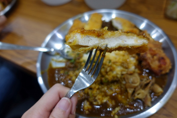 本家台灣咖哩 光華店：(胖樺食記) 台日合璧重口味推薦咖哩「本家台灣咖哩-光華店」/捷運忠孝新生站/台北科技大學周邊美食