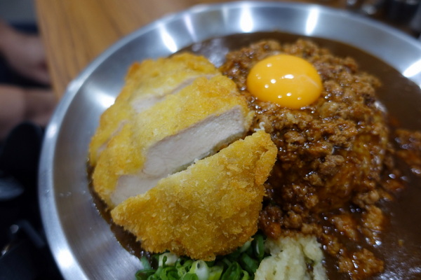 本家台灣咖哩 光華店：(胖樺食記) 台日合璧重口味推薦咖哩「本家台灣咖哩-光華店」/捷運忠孝新生站/台北科技大學周邊美食