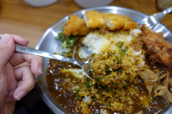 本家台灣咖哩 光華店：(胖樺食記) 台日合璧重口味推薦咖哩「本家台灣咖哩-光華店」/捷運忠孝新生站/台北科技大學周邊美食