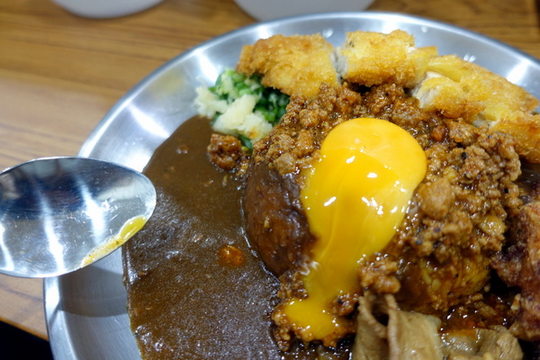 本家台灣咖哩 光華店：(胖樺食記) 台日合璧重口味推薦咖哩「本家台灣咖哩-光華店」/捷運忠孝新生站/台北科技大學周邊美食