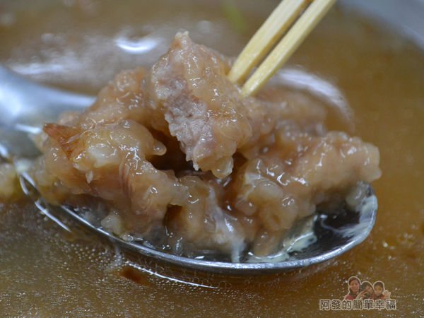 邱家油飯14-肉羹剖面