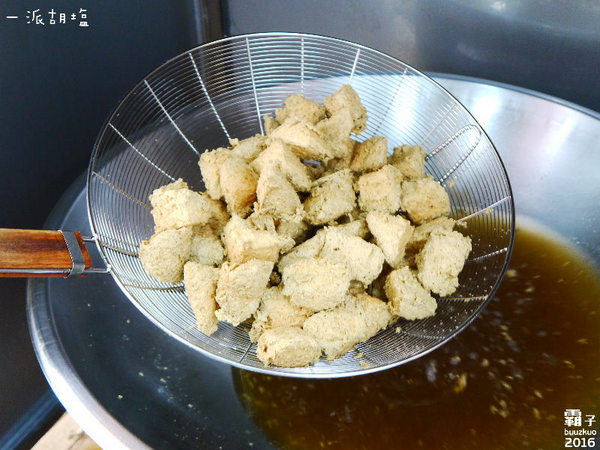 一派胡塩酵素臭豆腐(台中直營店):一派胡塩酵素臭豆腐,台中也能吃到用蔬菜酵素發酵的臭豆腐~