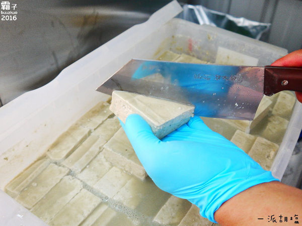 一派胡塩酵素臭豆腐(台中直營店):一派胡塩酵素臭豆腐,台中也能吃到用蔬菜酵素發酵的臭豆腐~