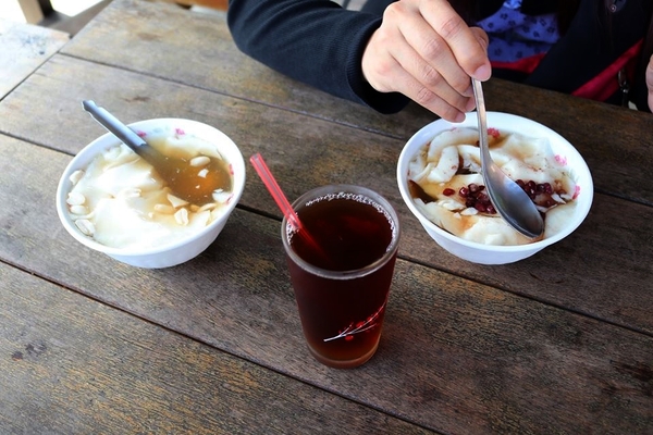過溝豆花：【嘉義美食】嘉義布袋過溝豆花~傳承五十年老店的好味道，出外的在地人一致推薦夏日聖品，古早味豆花就是要去嘉義過溝豆花攤車吃啦