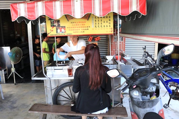 過溝豆花：【嘉義美食】嘉義布袋過溝豆花~傳承五十年老店的好味道，出外的在地人一致推薦夏日聖品，古早味豆花就是要去嘉義過溝豆花攤車吃啦