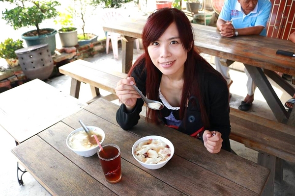 過溝豆花：【嘉義美食】嘉義布袋過溝豆花~傳承五十年老店的好味道，出外的在地人一致推薦夏日聖品，古早味豆花就是要去嘉義過溝豆花攤車吃啦