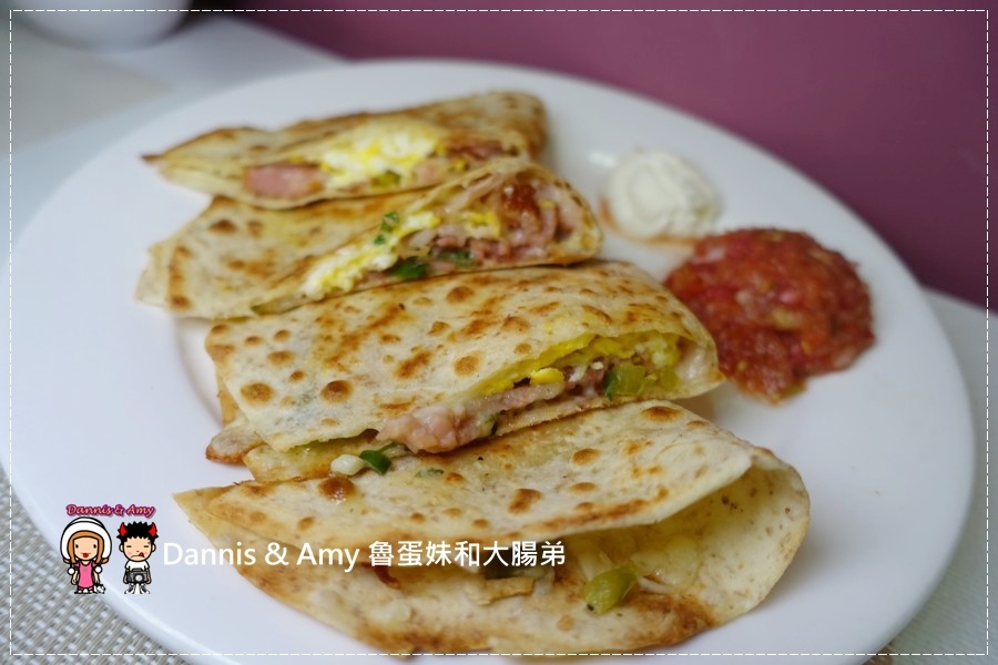 20160826《台中早餐分享》蘇菲亞的早晨 建康的美式早午餐。美式熱起司三明治。起士煎餅。輕食三明治︱ 台中金典酒店旁 ~吃吃吃影片 (43).jpg