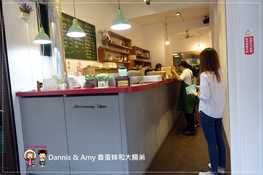 20160826《台中早餐分享》蘇菲亞的早晨 建康的美式早午餐。美式熱起司三明治。起士煎餅。輕食三明治︱ 台中金典酒店旁 ~吃吃吃影片 (22).jpg