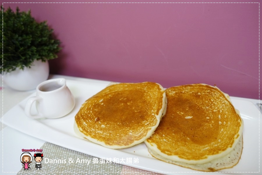 20160826《台中早餐分享》蘇菲亞的早晨 建康的美式早午餐。美式熱起司三明治。起士煎餅。輕食三明治︱ 台中金典酒店旁 ~吃吃吃影片 (32).jpg