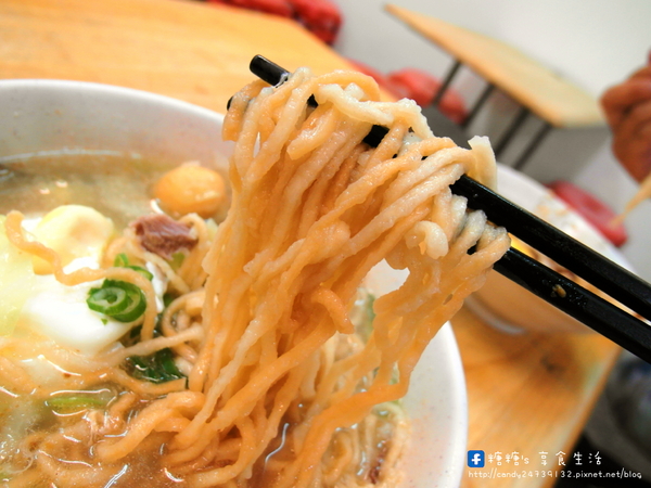 天津香蔥餡餅麵食館：〖台中│美食〗天津香蔥餡餅麵食館 ❤ 南屯銅板美食~精緻手工北方麵食，現點現作，用料實在，除了麵食外，還有多款粥品可以選擇唷!!