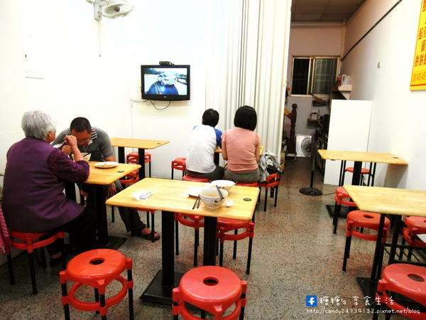 天津香蔥餡餅麵食館：〖台中│美食〗天津香蔥餡餅麵食館 ❤ 南屯銅板美食~精緻手工北方麵食，現點現作，用料實在，除了麵食外，還有多款粥品可以選擇唷!!