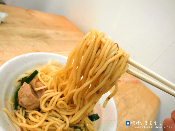 天津香蔥餡餅麵食館：〖台中│美食〗天津香蔥餡餅麵食館 ❤ 南屯銅板美食~精緻手工北方麵食，現點現作，用料實在，除了麵食外，還有多款粥品可以選擇唷!!