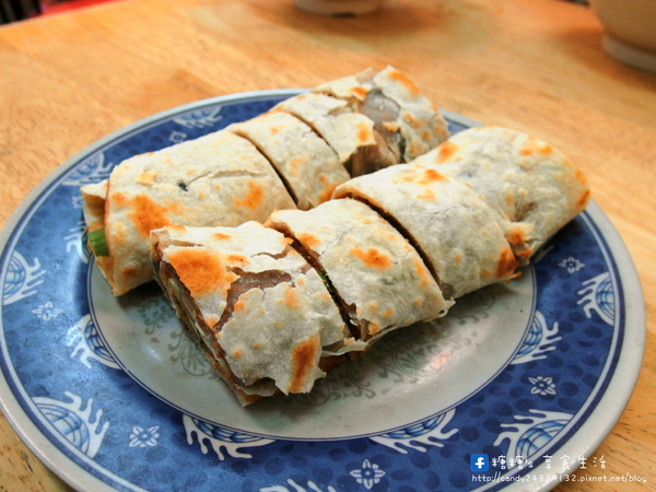 天津香蔥餡餅麵食館：〖台中│美食〗天津香蔥餡餅麵食館 ❤ 南屯銅板美食~精緻手工北方麵食，現點現作，用料實在，除了麵食外，還有多款粥品可以選擇唷!!