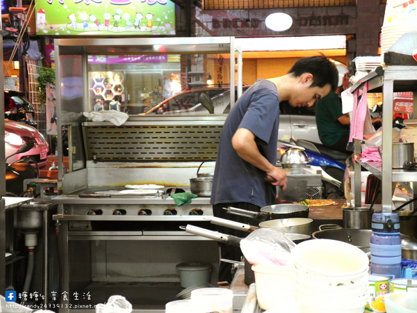 天津香蔥餡餅麵食館：〖台中│美食〗天津香蔥餡餅麵食館 ❤ 南屯銅板美食~精緻手工北方麵食，現點現作，用料實在，除了麵食外，還有多款粥品可以選擇唷!!