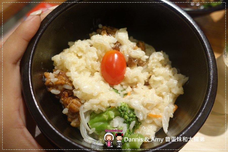 20160823《新竹美食推薦》金福氣南洋食堂-新竹林森店 招牌咖椰吐司x肉骨茶x彩虹繽紛起司 x芋香西米露︱ 適合朋友家庭聚餐,平價好吃的復古南洋餐廳~附隨手拍影片 (38).jpg