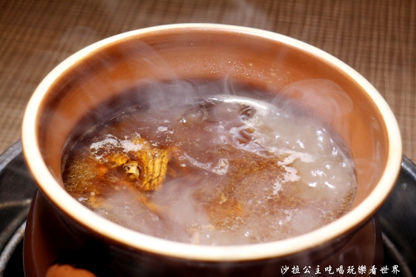 霸味羊肉爐(新莊旗艦店)：新莊羊肉爐火鍋『霸味羊肉爐』美味可外帶回家慢慢享用