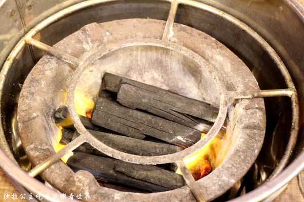 霸味羊肉爐(新莊旗艦店)：新莊羊肉爐火鍋『霸味羊肉爐』美味可外帶回家慢慢享用