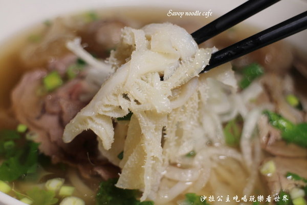 Savoy Noodle Cafe 新南洋麵食咖啡：東區216巷南洋料理『Savoy Noodle Cafe 新南洋麵食咖啡』捷運忠孝敦化站