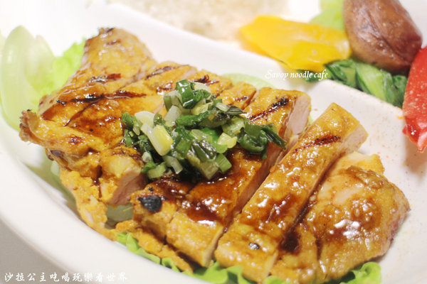 Savoy Noodle Cafe 新南洋麵食咖啡：東區216巷南洋料理『Savoy Noodle Cafe 新南洋麵食咖啡』捷運忠孝敦化站