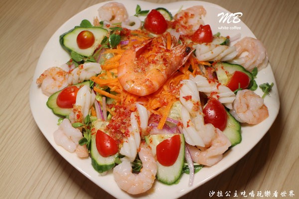 MB white coffee (士林店)：咖啡廳賣南洋料理？！『MB white coffee(士林店)』士林捷運站/近士林官邸/適合聚餐