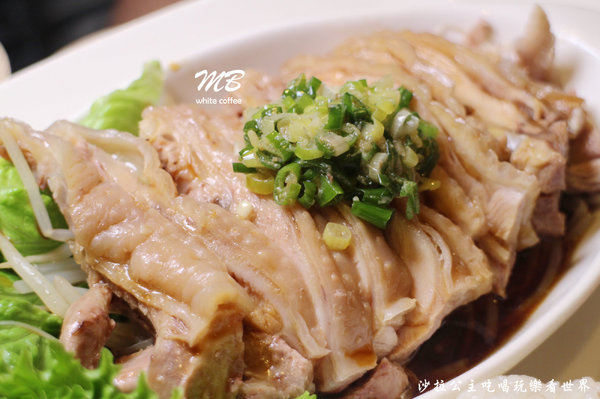 MB white coffee (士林店)：咖啡廳賣南洋料理？！『MB white coffee(士林店)』士林捷運站/近士林官邸/適合聚餐