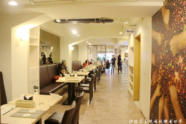 MB white coffee (士林店)：咖啡廳賣南洋料理？！『MB white coffee(士林店)』士林捷運站/近士林官邸/適合聚餐