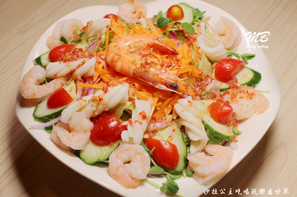 MB white coffee (士林店)：咖啡廳賣南洋料理？！『MB white coffee(士林店)』士林捷運站/近士林官邸/適合聚餐