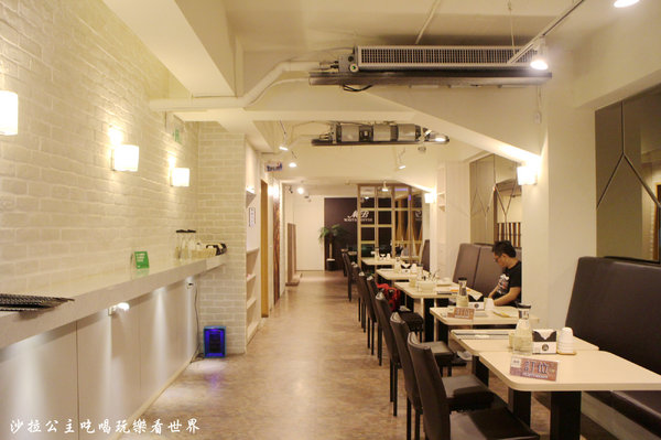 MB white coffee (士林店)：咖啡廳賣南洋料理？！『MB white coffee(士林店)』士林捷運站/近士林官邸/適合聚餐