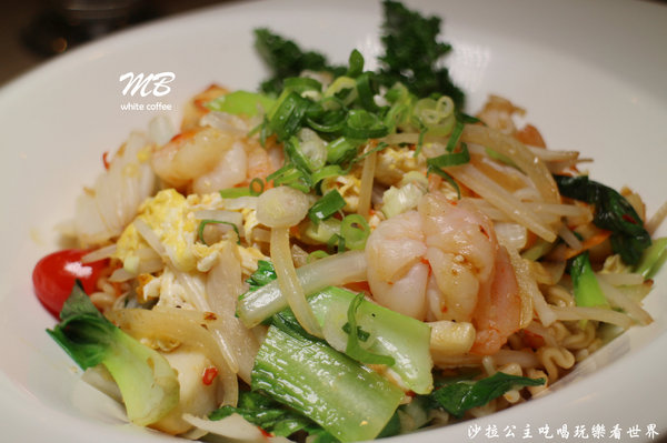 MB white coffee (士林店)：咖啡廳賣南洋料理？！『MB white coffee(士林店)』士林捷運站/近士林官邸/適合聚餐