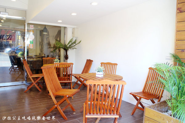 MB white coffee (士林店)：咖啡廳賣南洋料理？！『MB white coffee(士林店)』士林捷運站/近士林官邸/適合聚餐
