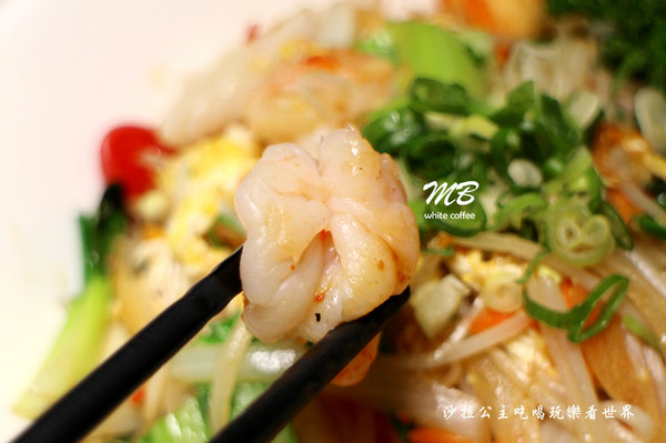 MB white coffee (士林店)：咖啡廳賣南洋料理？！『MB white coffee(士林店)』士林捷運站/近士林官邸/適合聚餐