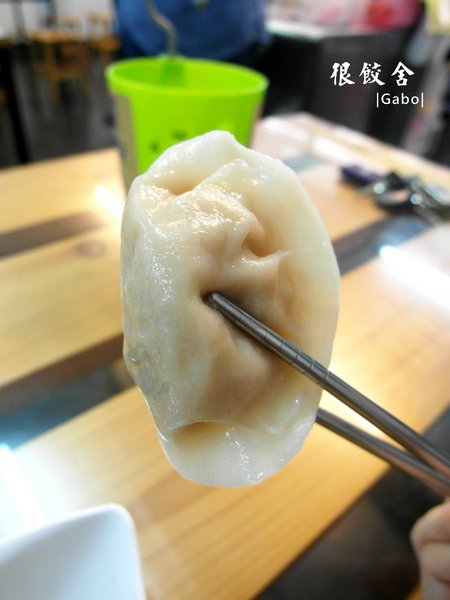 很餃舍麵食館:【台南||東區】真的是狠角色的『很餃舍』,潮大粒!潮飽滿!的好吃水餃在這裡!