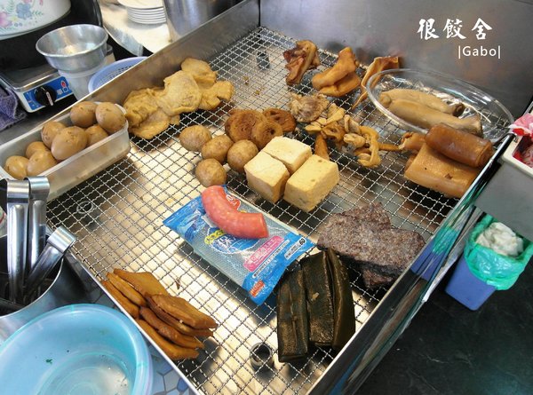 很餃舍麵食館:【台南||東區】真的是狠角色的『很餃舍』,潮大粒!潮飽滿!的好吃水餃在這裡!