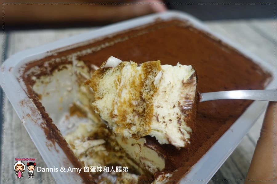 20160824《新竹甜點推薦》Safini TIRAMISU 莎費尼純義風提拉米蘇。原味。酒味。草苺。開心果。綜合莓果︱每日限量手工製作。可宅配可到店自取~附影片 (1).jpg