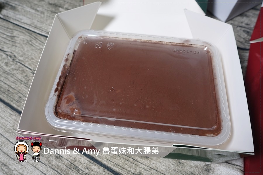 20160824《新竹甜點推薦》Safini TIRAMISU 莎費尼純義風提拉米蘇。原味。酒味。草苺。開心果。綜合莓果︱每日限量手工製作。可宅配可到店自取~附影片 (19).jpg