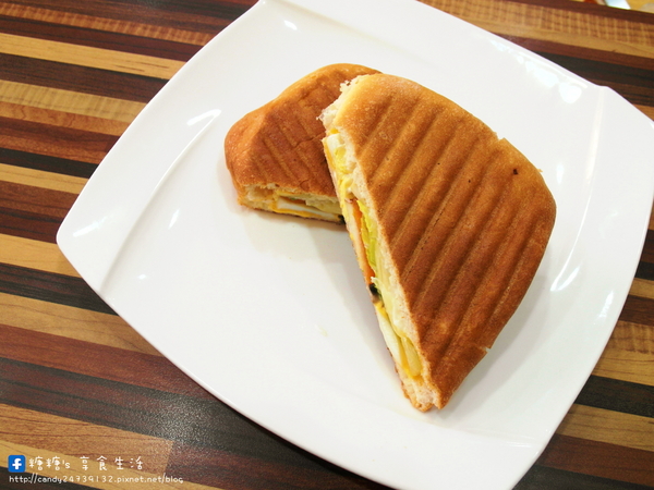 Le.貝莉:〖宅配│美食〗Le.貝莉 ❤ 貝克莉烘焙新品牌,平價吐司、帕尼尼、軟法麵包輕食早午餐,還有不濾渣有機發芽豆漿,原味、抹茶、芝麻豆漿三種口味任你挑~