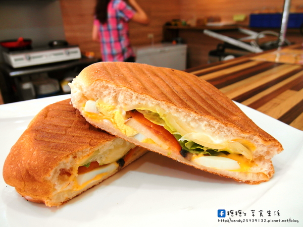 Le.貝莉:〖宅配│美食〗Le.貝莉 ❤ 貝克莉烘焙新品牌,平價吐司、帕尼尼、軟法麵包輕食早午餐,還有不濾渣有機發芽豆漿,原味、抹茶、芝麻豆漿三種口味任你挑~