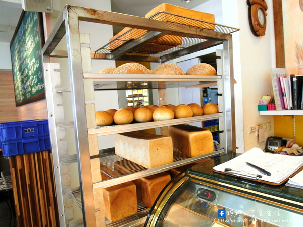 Le.貝莉:〖宅配│美食〗Le.貝莉 ❤ 貝克莉烘焙新品牌,平價吐司、帕尼尼、軟法麵包輕食早午餐,還有不濾渣有機發芽豆漿,原味、抹茶、芝麻豆漿三種口味任你挑~