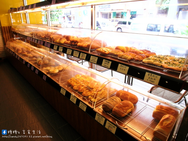 Le.貝莉:〖宅配│美食〗Le.貝莉 ❤ 貝克莉烘焙新品牌,平價吐司、帕尼尼、軟法麵包輕食早午餐,還有不濾渣有機發芽豆漿,原味、抹茶、芝麻豆漿三種口味任你挑~