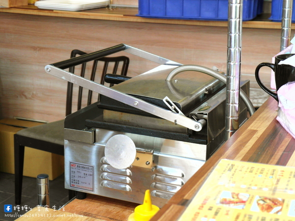 Le.貝莉:〖宅配│美食〗Le.貝莉 ❤ 貝克莉烘焙新品牌,平價吐司、帕尼尼、軟法麵包輕食早午餐,還有不濾渣有機發芽豆漿,原味、抹茶、芝麻豆漿三種口味任你挑~